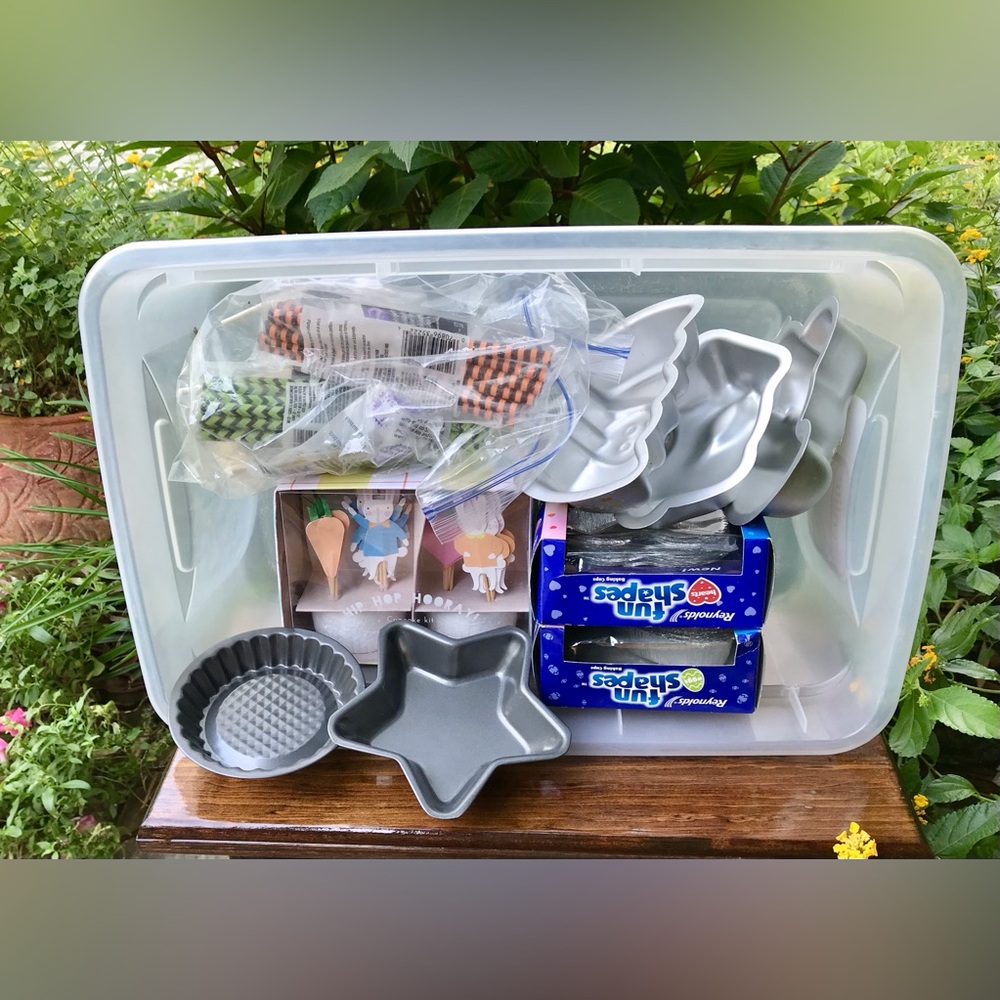 NEW Lot Vintage Reynolds Shape Baking Cups Wilton Cake Pop Sticks & Pans Holiday